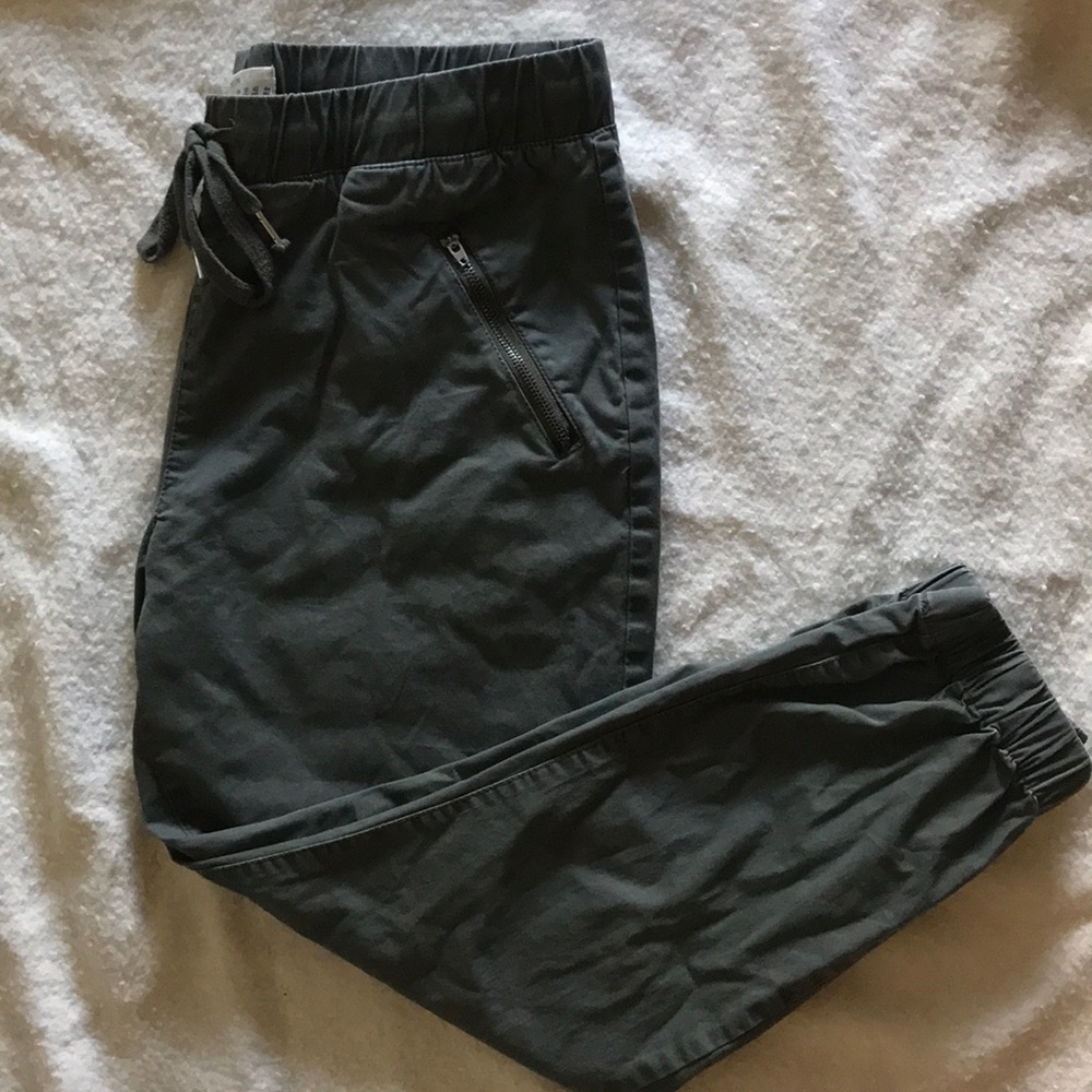 Army green drawstring capris